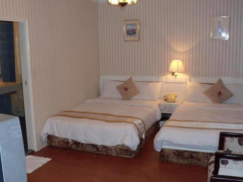 Chung Shan Business Hotel Таоюань Экстерьер фото